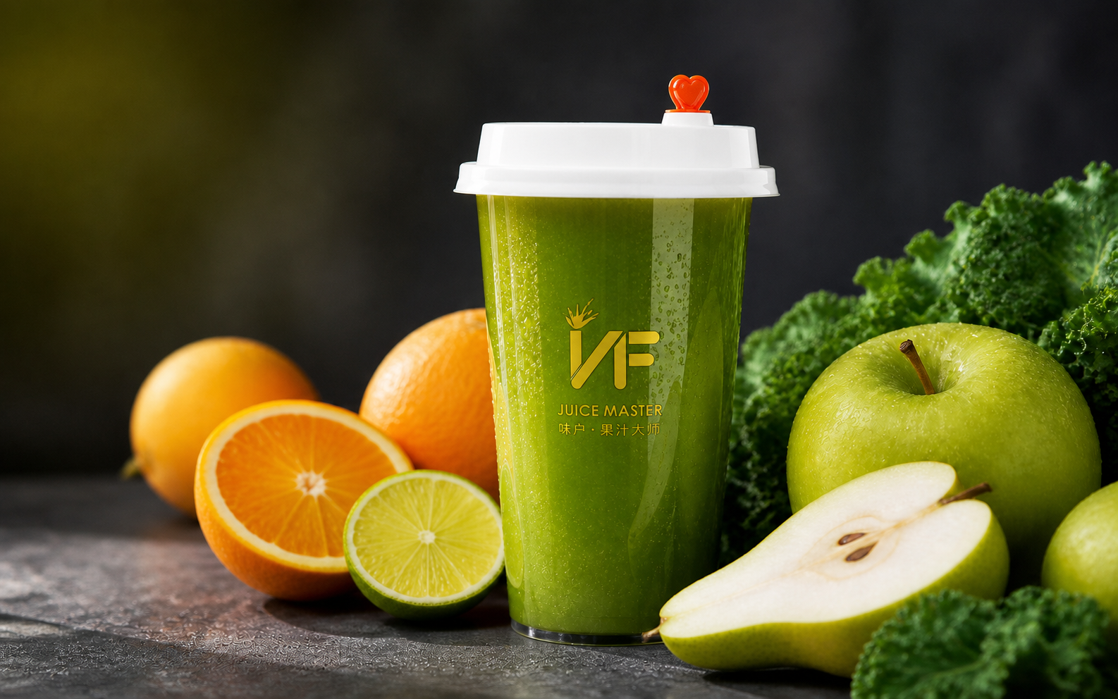 带有VF品牌标志的味户果汁大师绿色果蔬汁与新鲜原料
